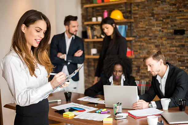 ¿Cuánto Cuesta un Administrativo en España en 2026? Coste Real