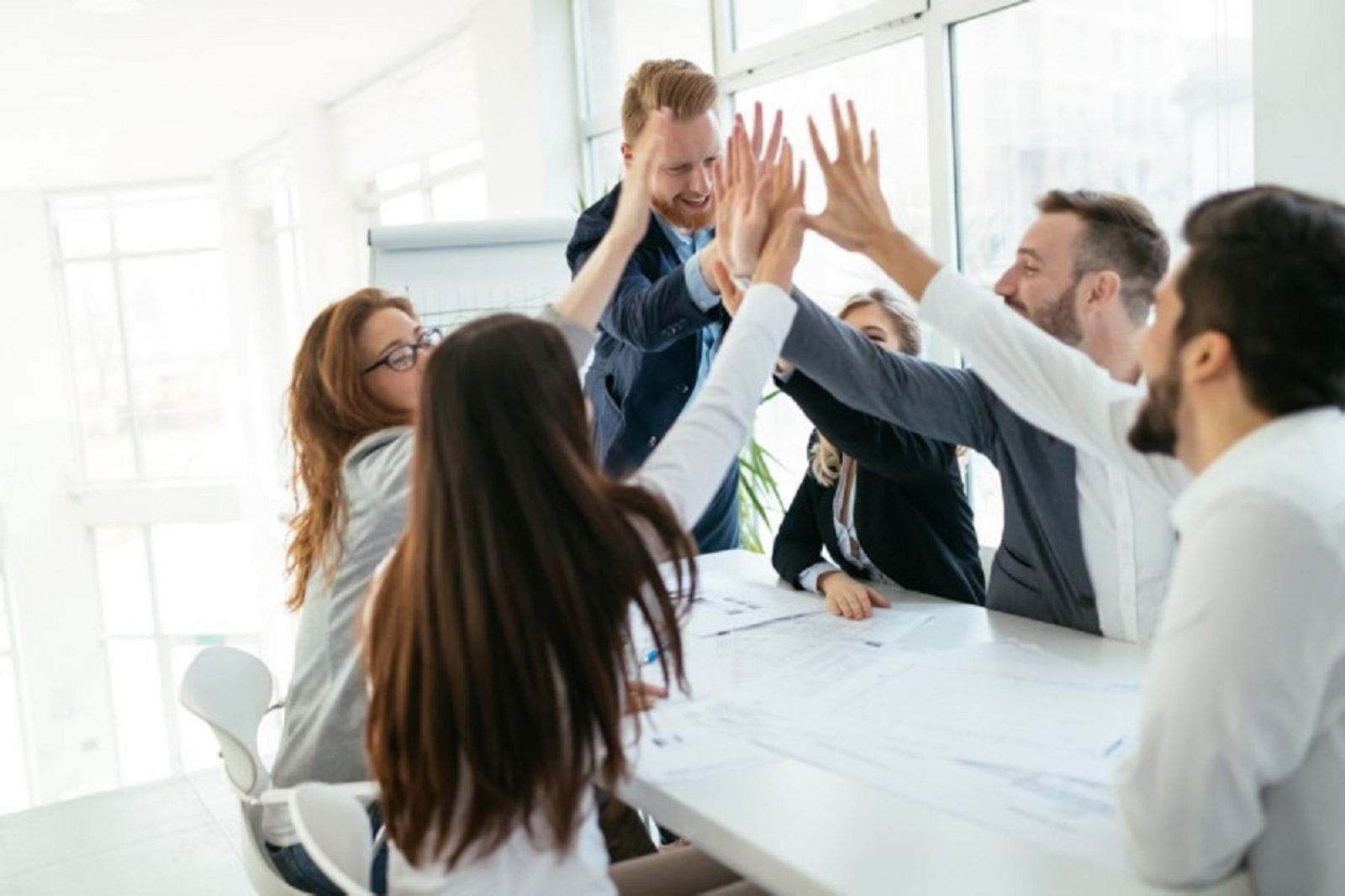 Cómo Reforzar tu Equipo Comercial con Agentes Externos (2026)