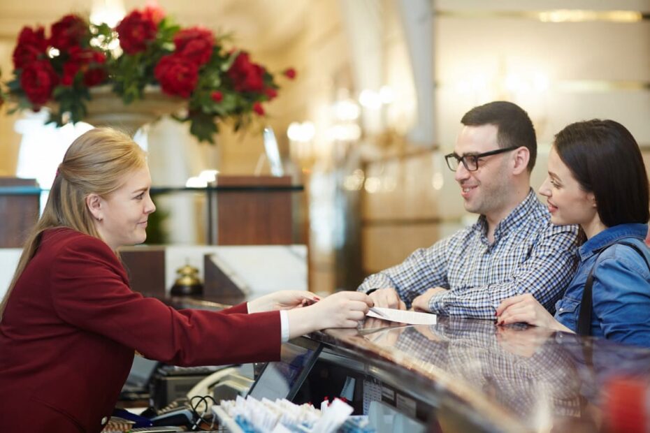 Atención al cliente de grandes cadenas hoteleras: ¿Por qué externalizar su departamento de atención al cliente?